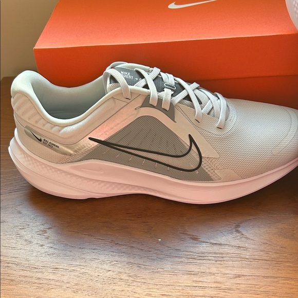 Nike Quest Athletic Shoes NWT - Picture 1 of 5